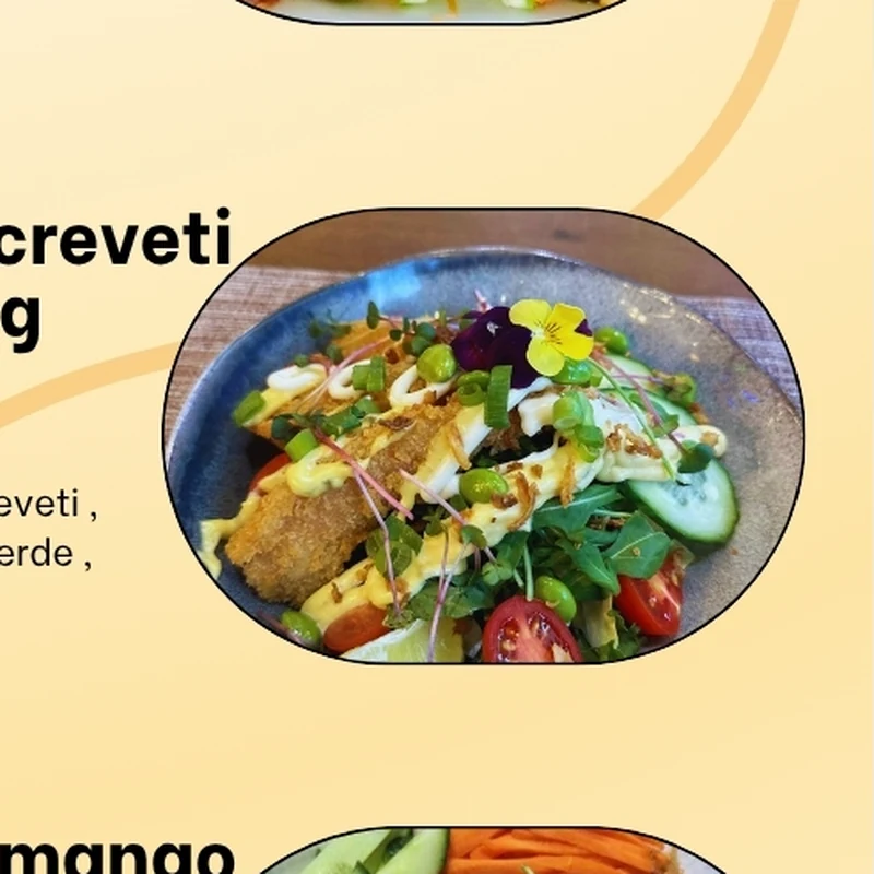 Salată cu creveți crispy